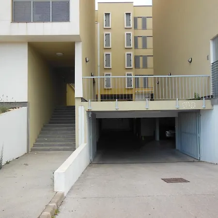 Kamar 公寓 *